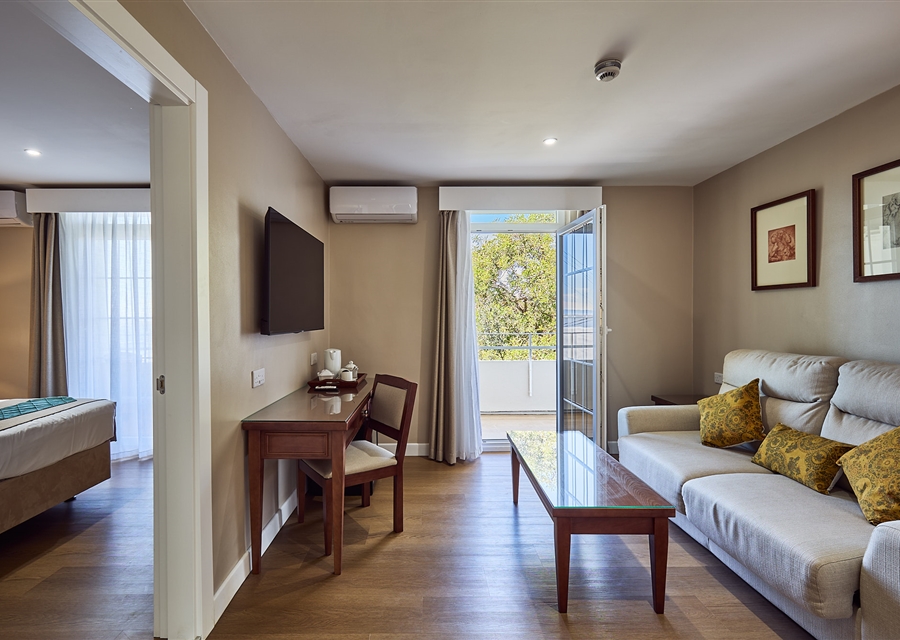 Junior Suite With Partial View