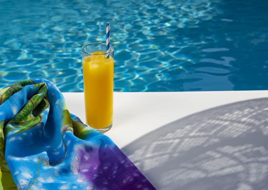 MVC230640015 Rock Hotel Swimming orange 