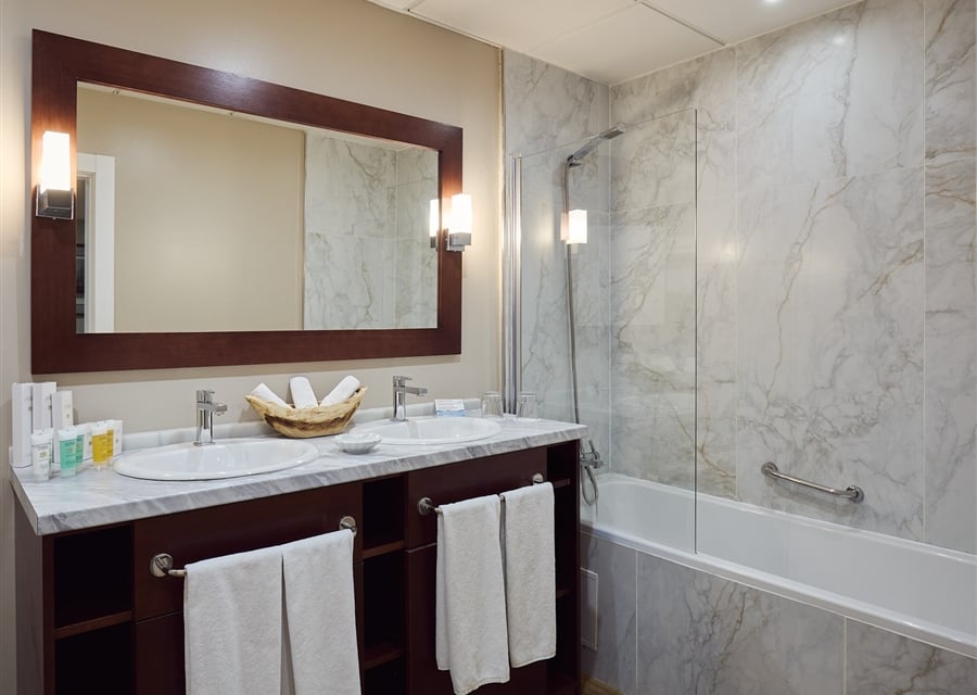 Rock_Hotel_Suite_with_Sea_View_Balcony_Bathroom_P7b_1.jpg