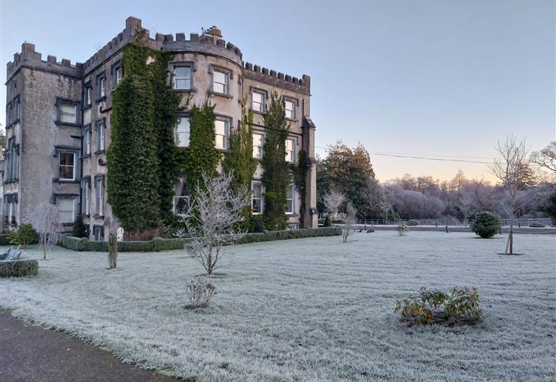 Why Winter Is a Beautiful Time for a Castle Wedding