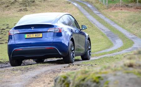 Tesla Model Y 007 low res 768x512