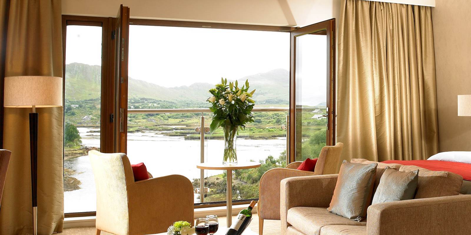 Sneem Hotel in Kerry with sea views 𝗙𝗿𝗼𝗺 €𝟭𝟭𝟬 𝗽𝗲𝗿 𝗿𝗼𝗼𝗺 