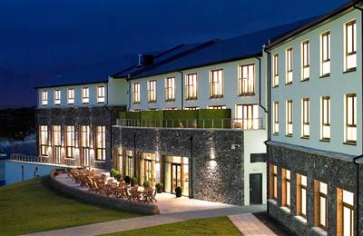 Breaks in Kerry at Sneem Hotel. 2 nights with dinner from €150 pps 