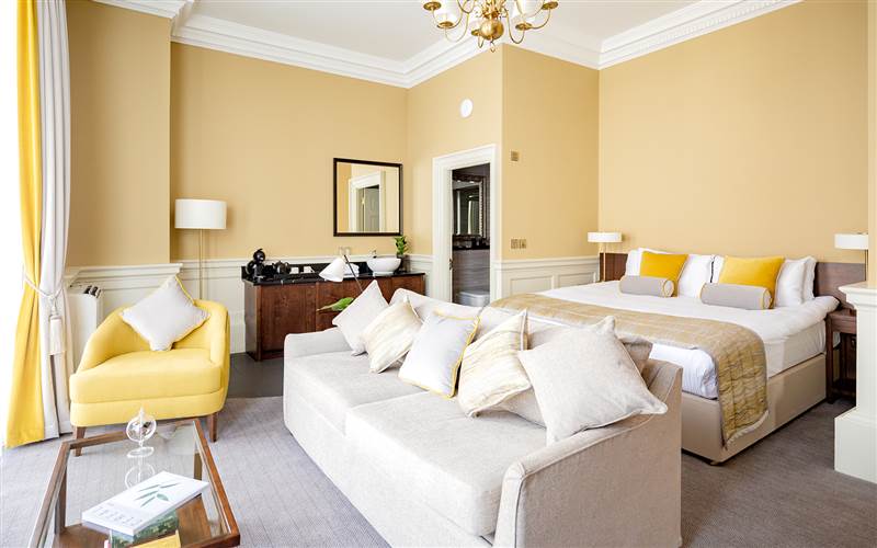deluxe room amenities in Dublin at Trinity Townhouse