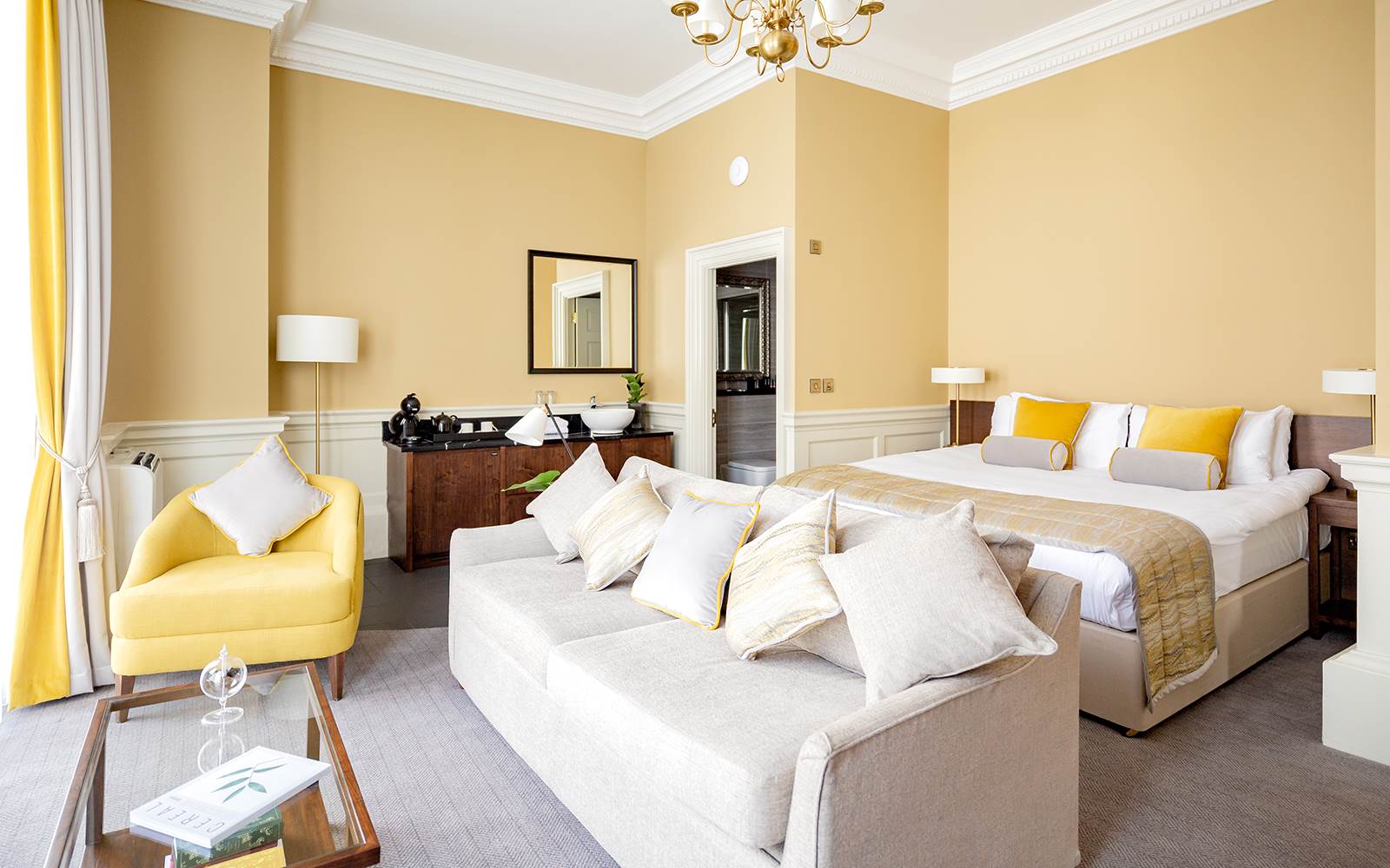 deluxe room amenities in Dublin at Trinity Townhouse