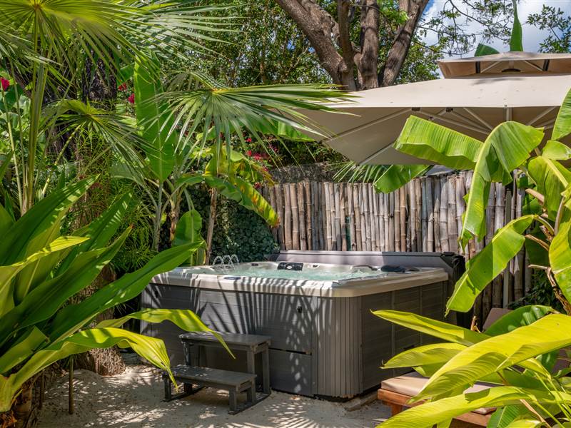 Cinnamon Quadruple room  hot tub