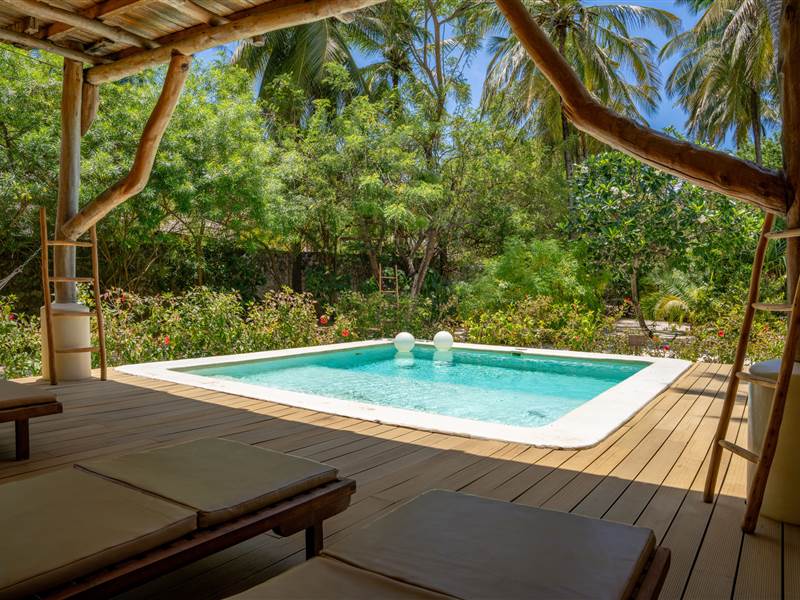 Deluxe Family Room  Pool (1) (1)