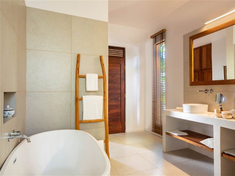 Garden Villa with Pool  Bathroom