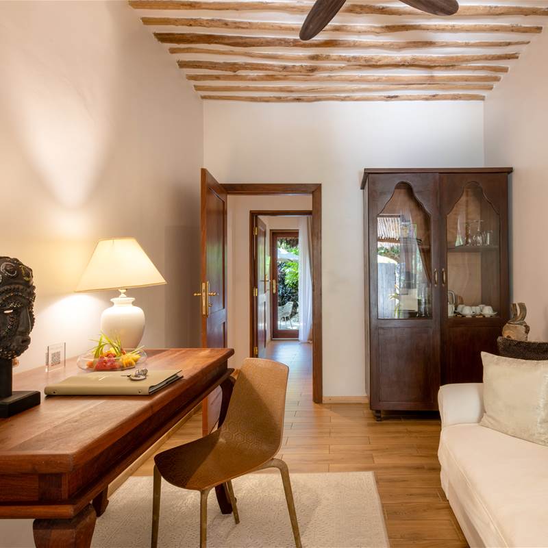 Cinnamon Family Room - Entrance