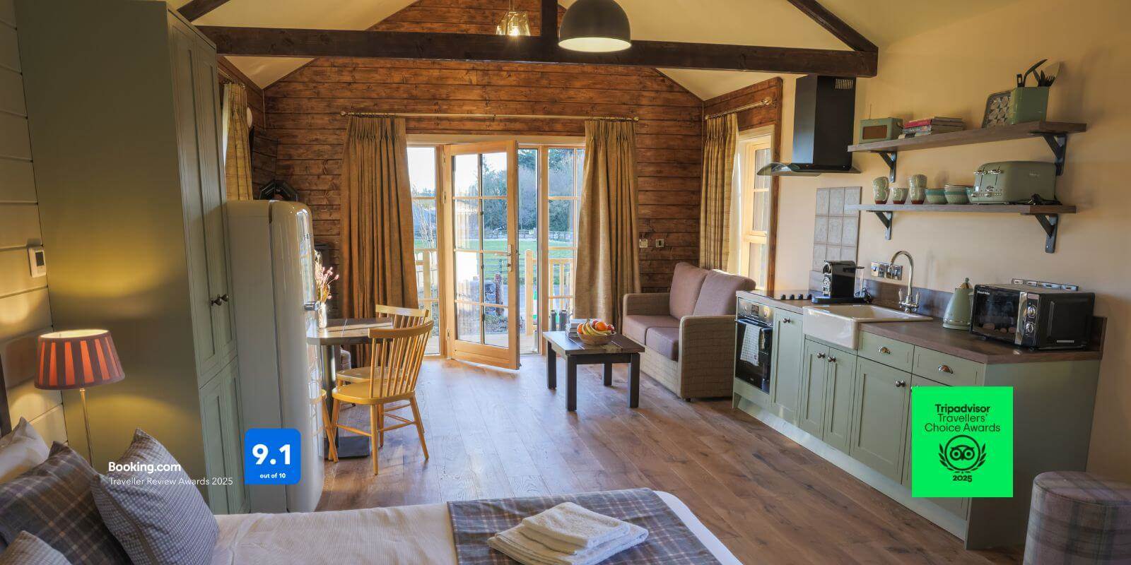 Accesible Large Studio Cabin Inside View