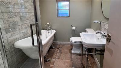 Large studio with kids room bathroom