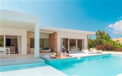 YCONA SIGNATURE LAKE VIEW THREE BEDROOM 